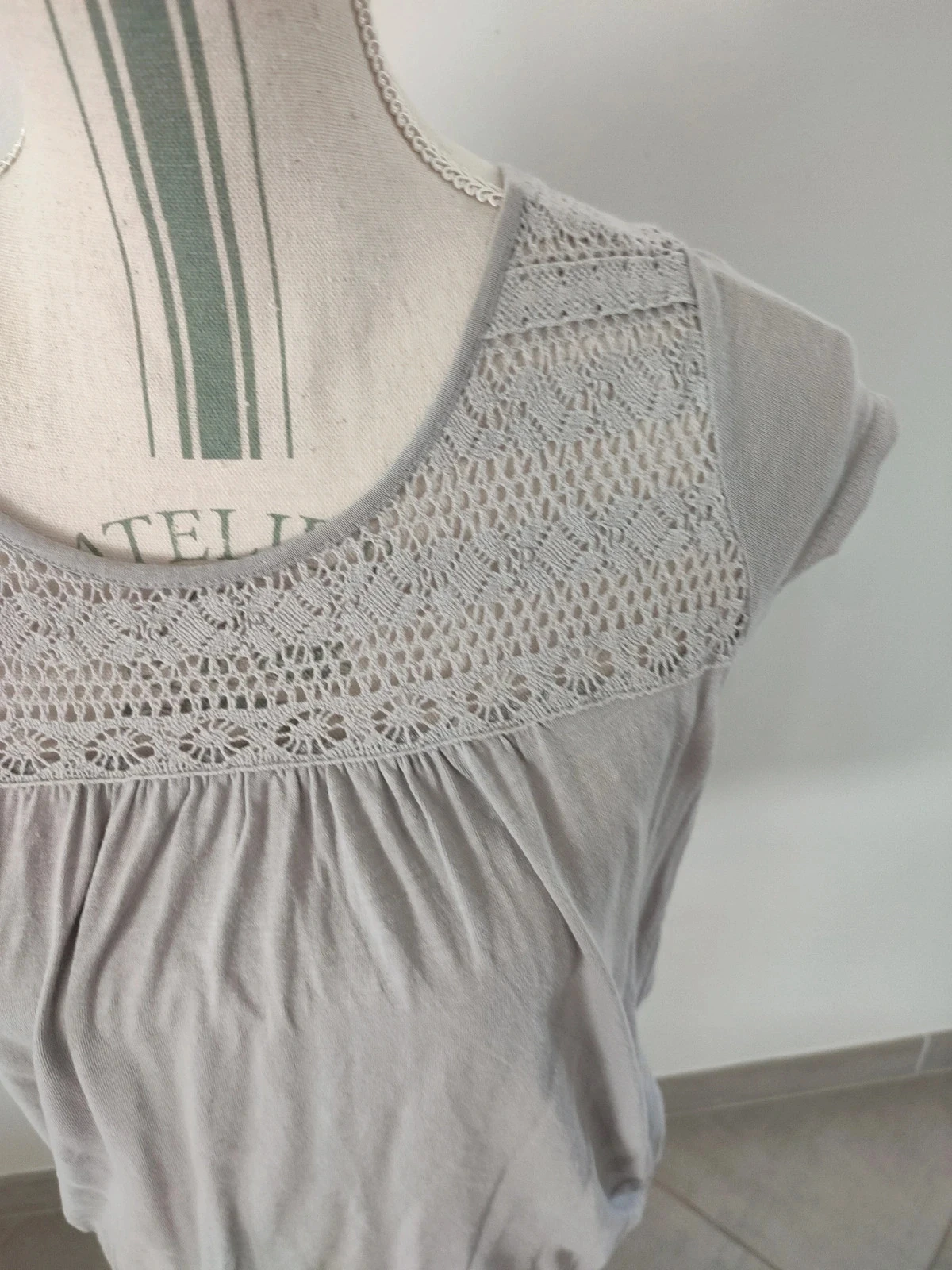 Women's short-sleeved top size 38 – photo 2